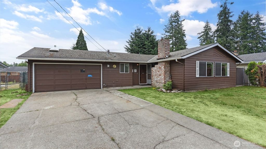 Photo of 4325 NE 10th Place, Renton, WA 98059 (MLS # 2394067)