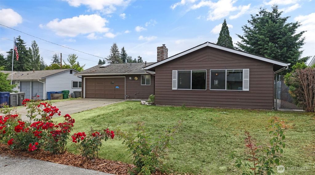 Photo of 4325 NE 10th Place, Renton, WA 98059 (MLS # 2394067)