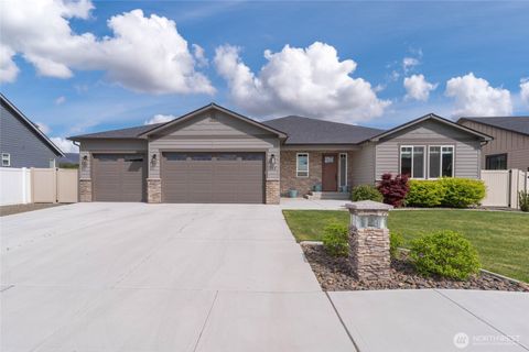 Photo of 755 S Perry Avenue, East Wenatchee, WA 98802 (MLS # 2487695)