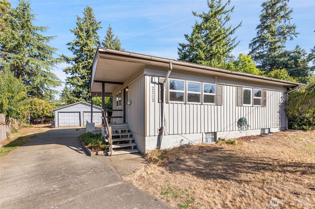 Photo of 2202 NE 9th Place, Renton, WA 98056 (MLS # 2432545)
