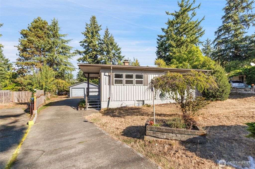 Photo of 2202 NE 9th Place, Renton, WA 98056 (MLS # 2432545)