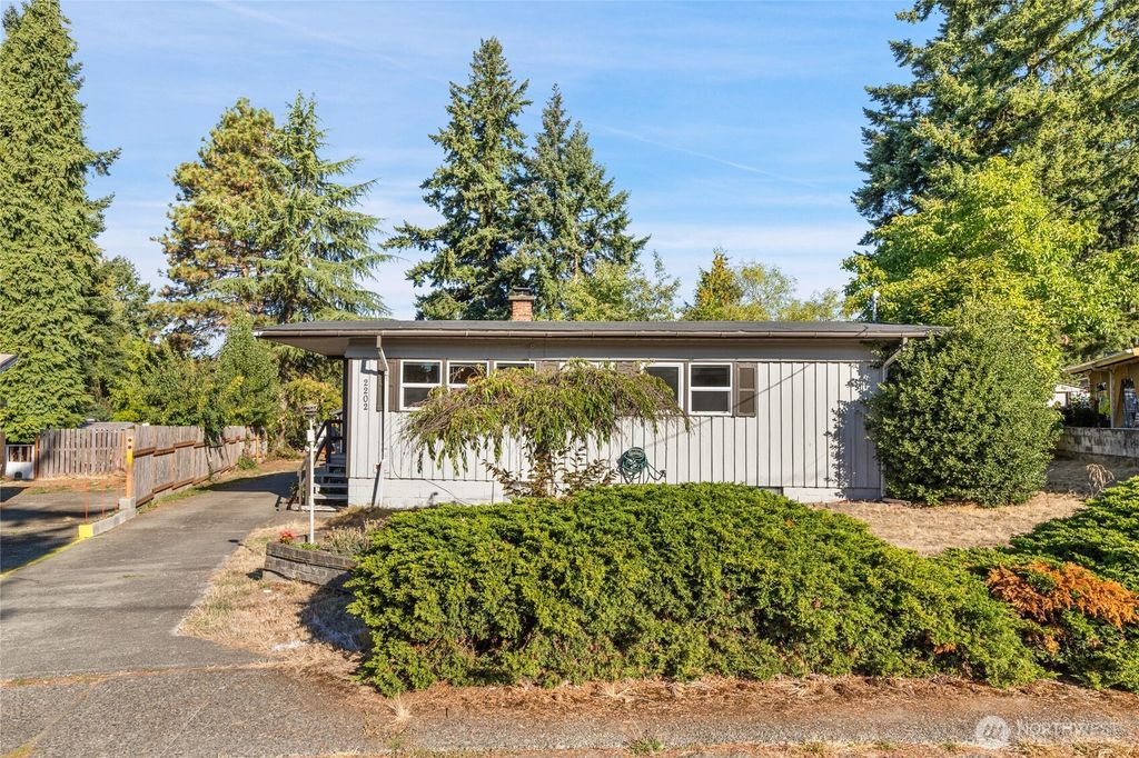 Photo of 2202 NE 9th Place, Renton, WA 98056 (MLS # 2432545)