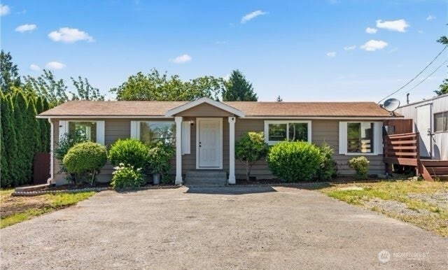 Photo of 20225 108th Avenue SE, Kent, WA 98031 (MLS # 2594423)