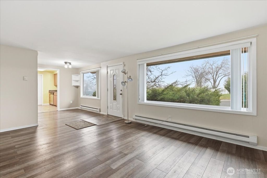 Photo of 614 W Loop Drive, Moses Lake, WA 98837 (MLS # 2456118)