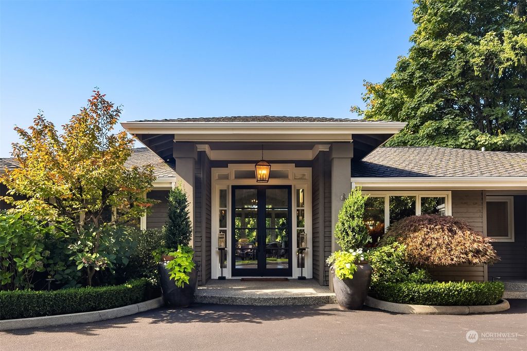 Photo of 8454 SE 44th Street, Mercer Island, WA 98040 (MLS # 2195825)