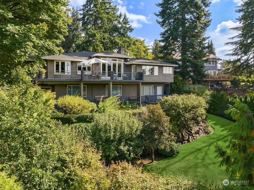 Photo of 8454 SE 44th Street, Mercer Island, WA 98040 (MLS # 2195825)