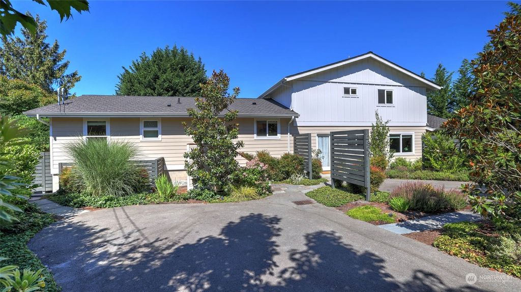 Photo of 2801 61st Avenue SE, Mercer Island, WA 98040 (MLS # 2139100)