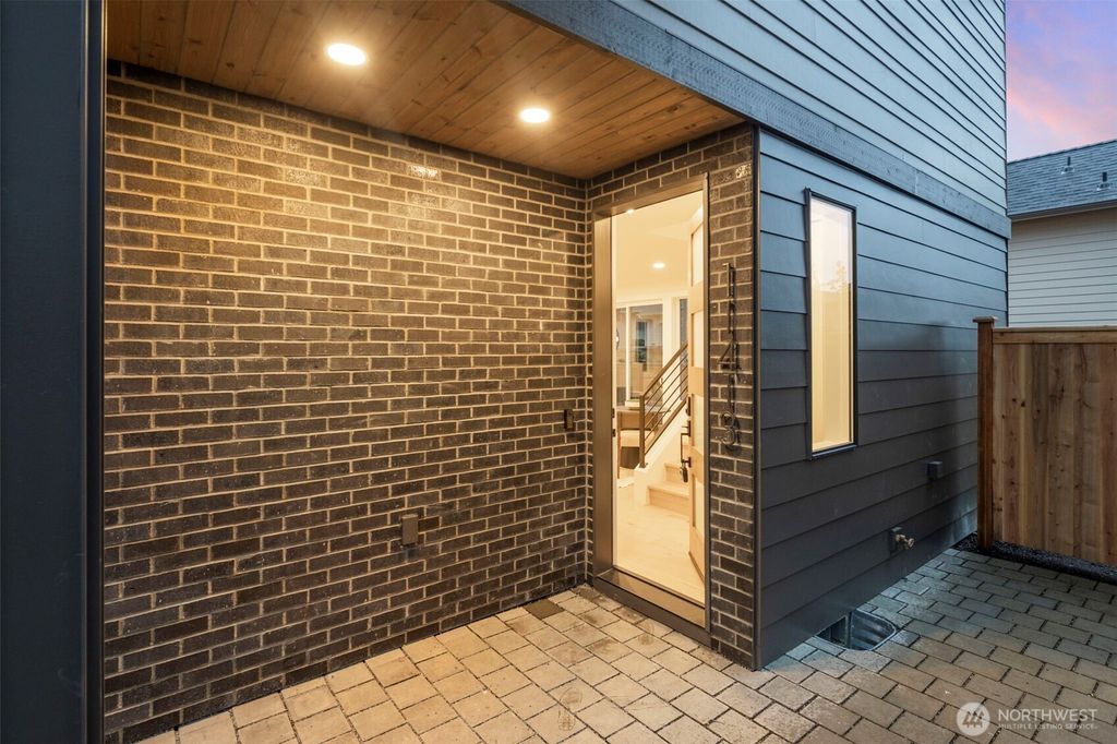 Photo of 11413 NE 91st Street, Kirkland, WA 98033 (MLS # 2488955)