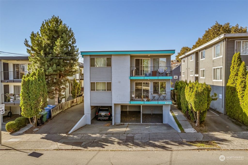 Photo of 4513 Fremont Avenue N, Seattle, WA 98103 (MLS # 2301557)