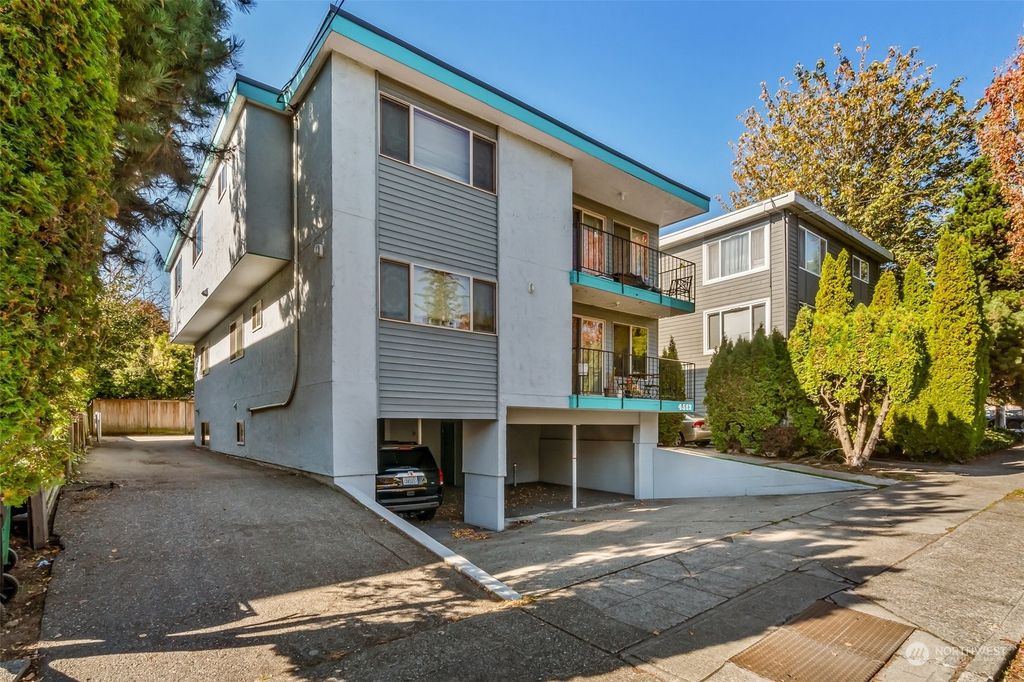 Photo of 4513 Fremont Avenue N, Seattle, WA 98103 (MLS # 2301557)