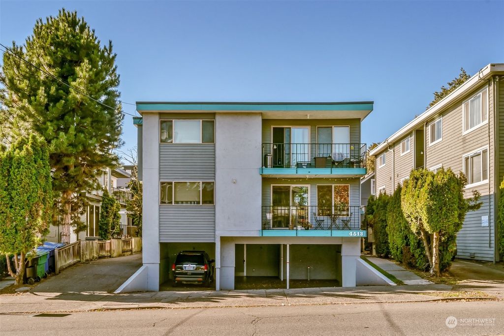 Photo of 4513 Fremont Avenue N, Seattle, WA 98103 (MLS # 2301557)