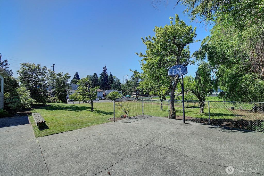 listing image 9366407426531202645