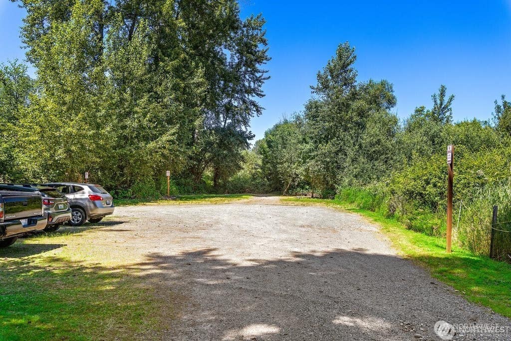 Photo of 4605 170th Place NE, Redmond, WA 98052 (MLS # 2569721)