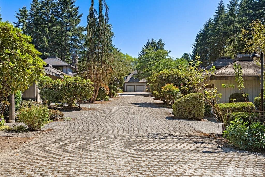 Photo of 4605 170th Place NE, Redmond, WA 98052 (MLS # 2569721)