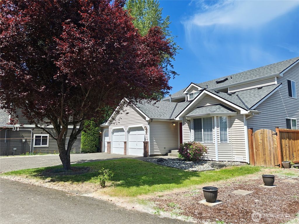 Photo of 18221 SE 260th Place, Covington, WA 98042 (MLS # 2530807)
