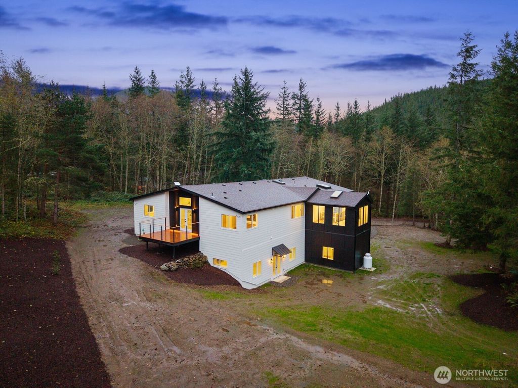 Photo of 32922 SE Kuzak Road, Enumclaw, WA 98022 (MLS # 2457668)