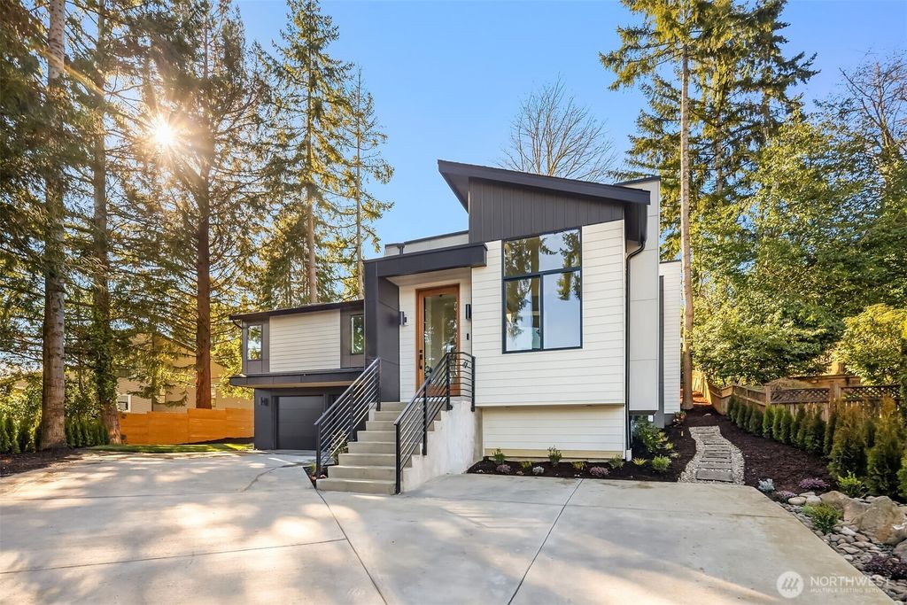 Photo of 2109 129th Avenue SE, Bellevue, WA 98005 (MLS # 2494359)