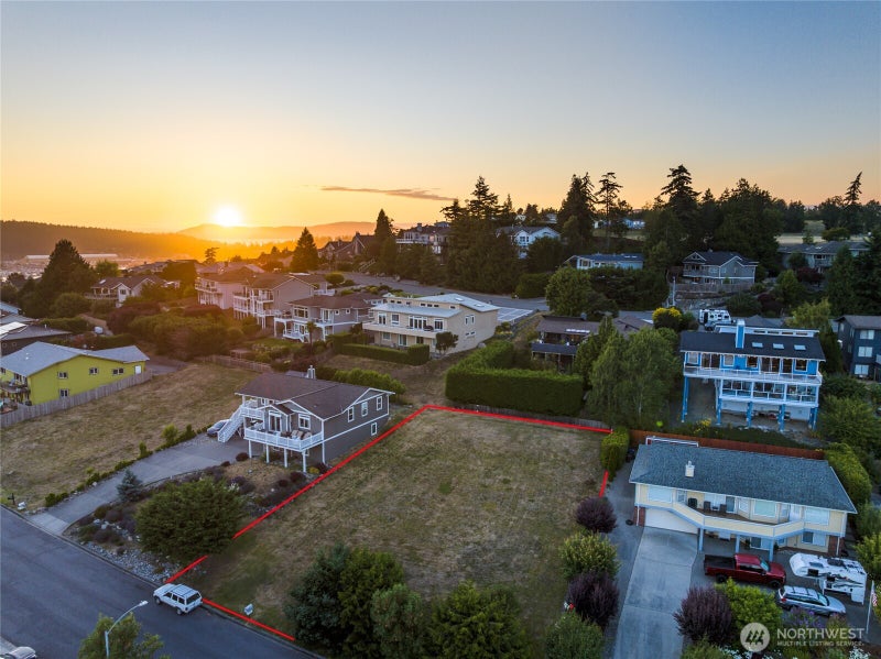 4512 Queen Ann Way
