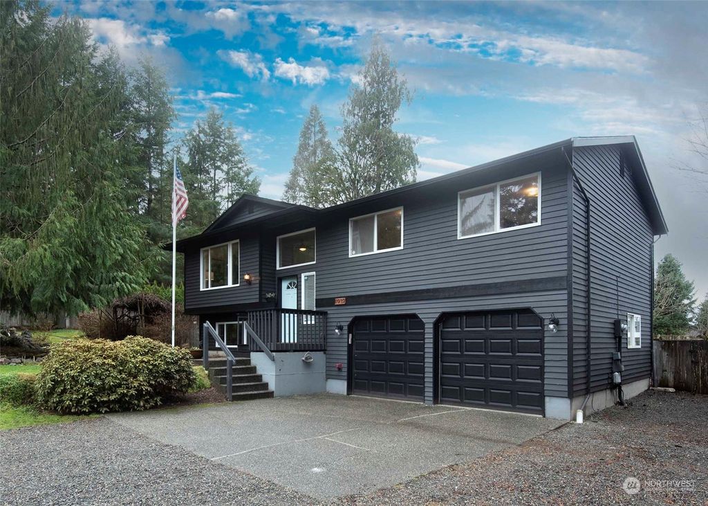 Photo of 11932 Purple Pennant Road, Lake Stevens, WA 98258 (MLS # 2196548)