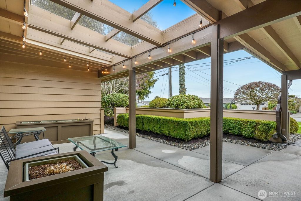 Photo of 4123 94th Avenue SE, Mercer Island, WA 98040 (MLS # 2478314)