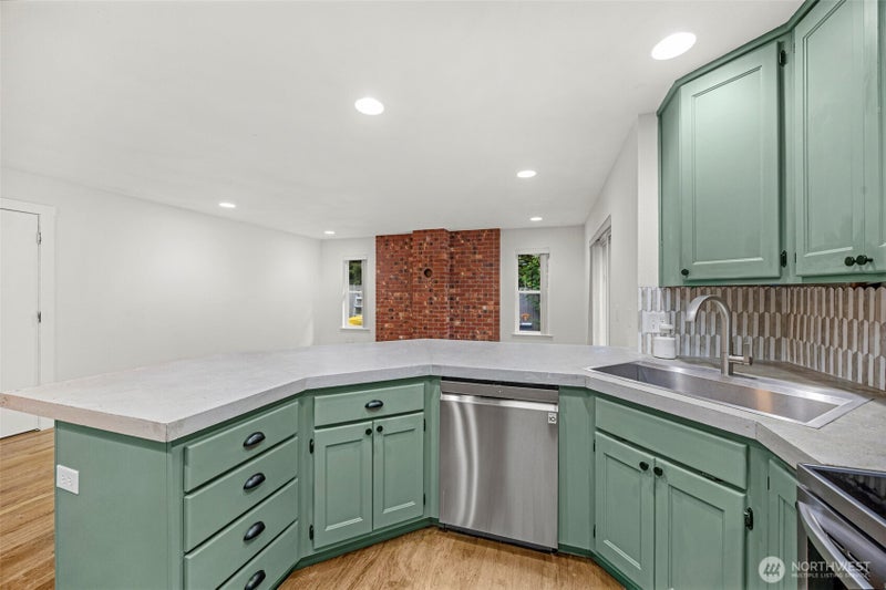 8405 319th Street NW