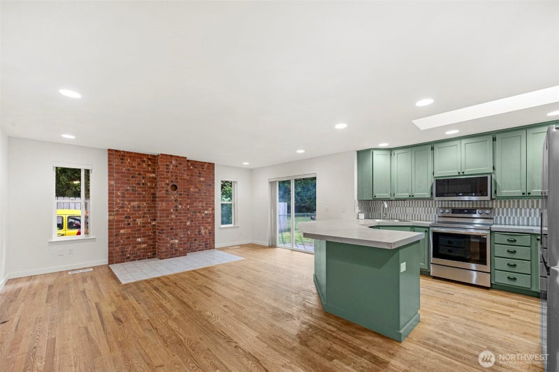 8405 319th Street NW