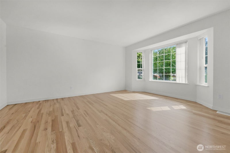 8405 319th Street NW