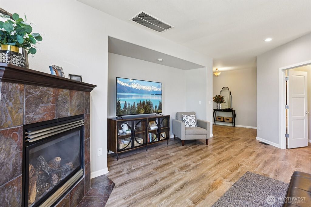 Photo of 1424 113th Avenue SE, Lake Stevens, WA 98258 (MLS # 2420522)