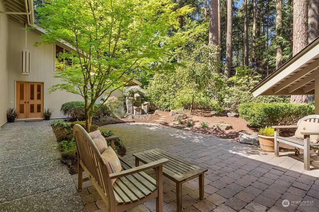 Photo of 4270 132nd Avenue NE, Bellevue, WA 98005 (MLS # 2229637)