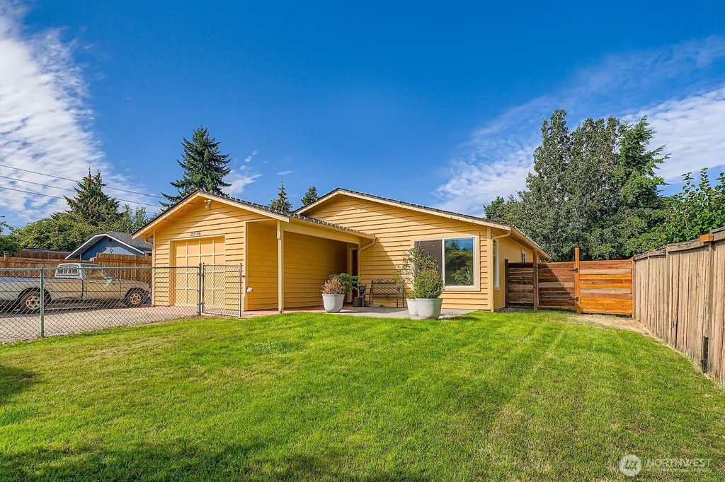 Photo of 2916 58th Avenue NE, Federal Way, WA 98422 (MLS # 2432068)
