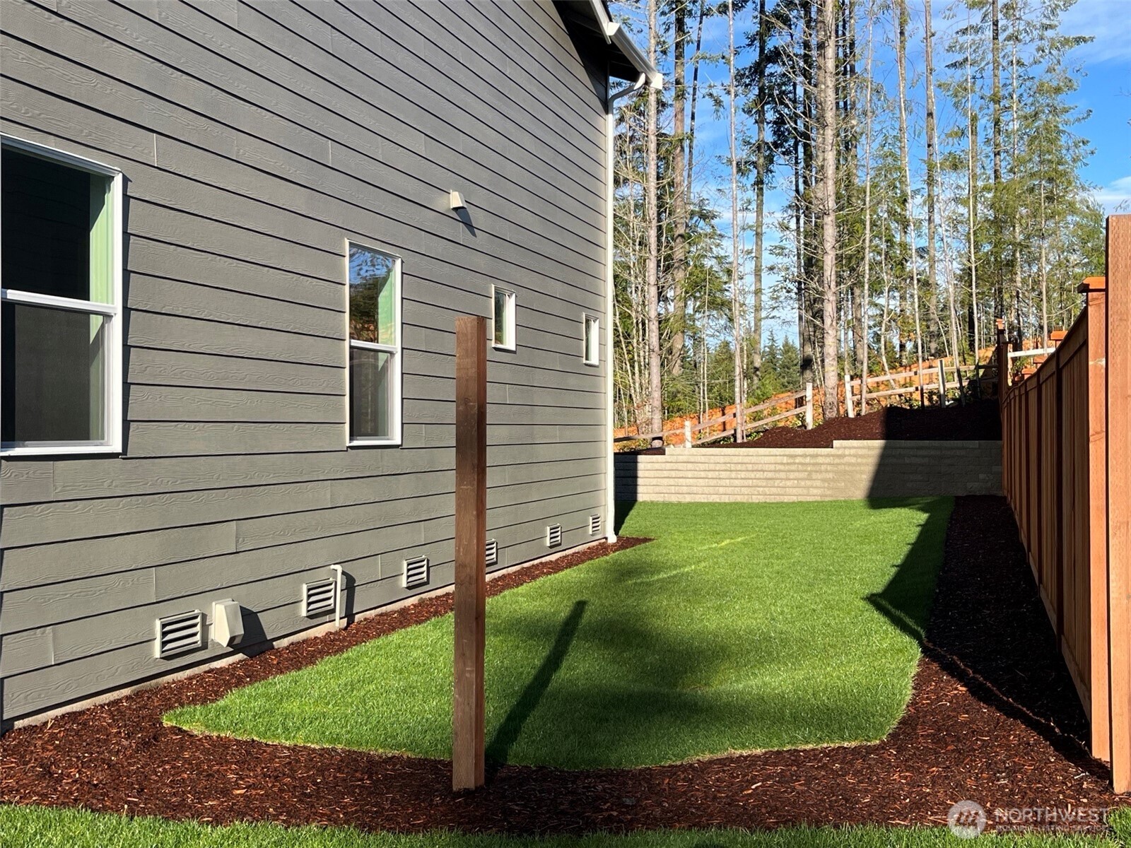 1972 NW Meadowview Drive 4