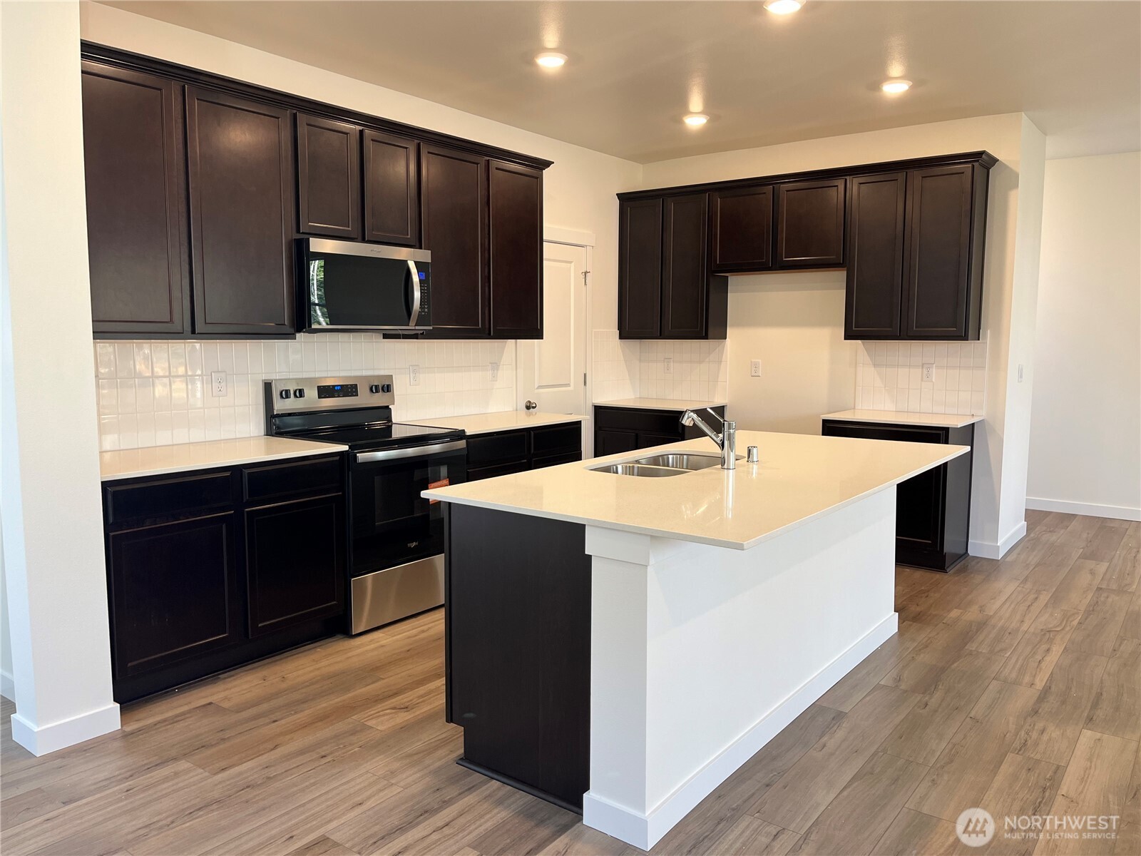 1972 NW Meadowview Drive 4