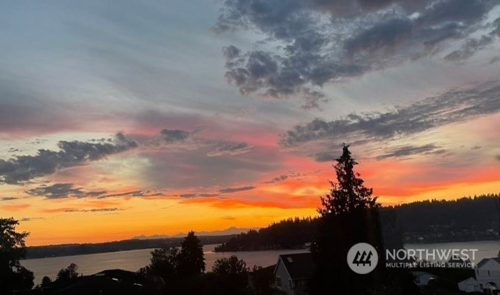 Photo of 1114 N 33rd Place, Renton, WA 98056 (MLS # 2198381)