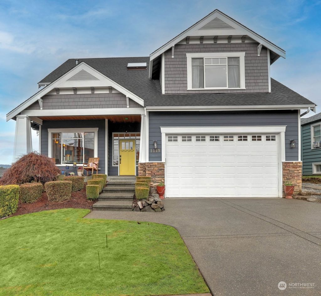 Photo of 1114 N 33rd Place, Renton, WA 98056 (MLS # 2198381)