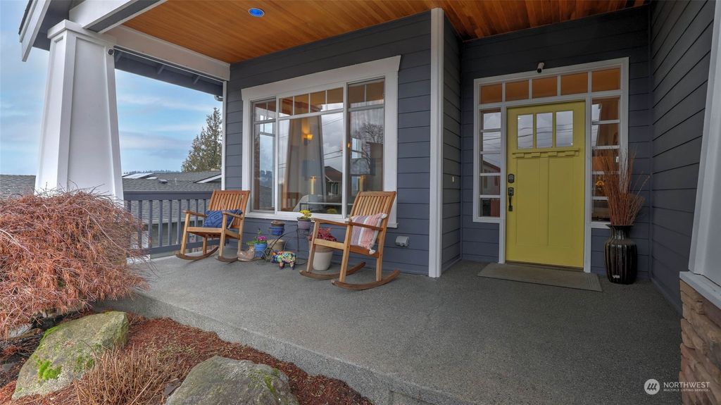 Photo of 1114 N 33rd Place, Renton, WA 98056 (MLS # 2198381)