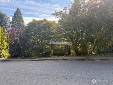 Photo of 906 109th Avenue SE, Bellevue, WA 98004 (MLS # 2446523)