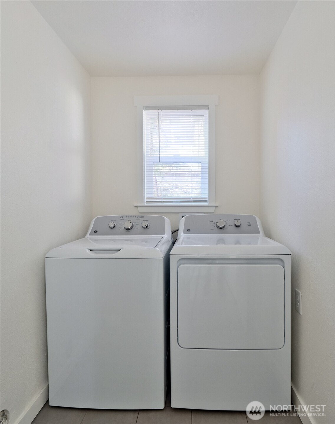 Bellevue, Washington 98006, United States, 4 Bedrooms Bedrooms, ,2 BathroomsBathrooms,Residential,Active,114245