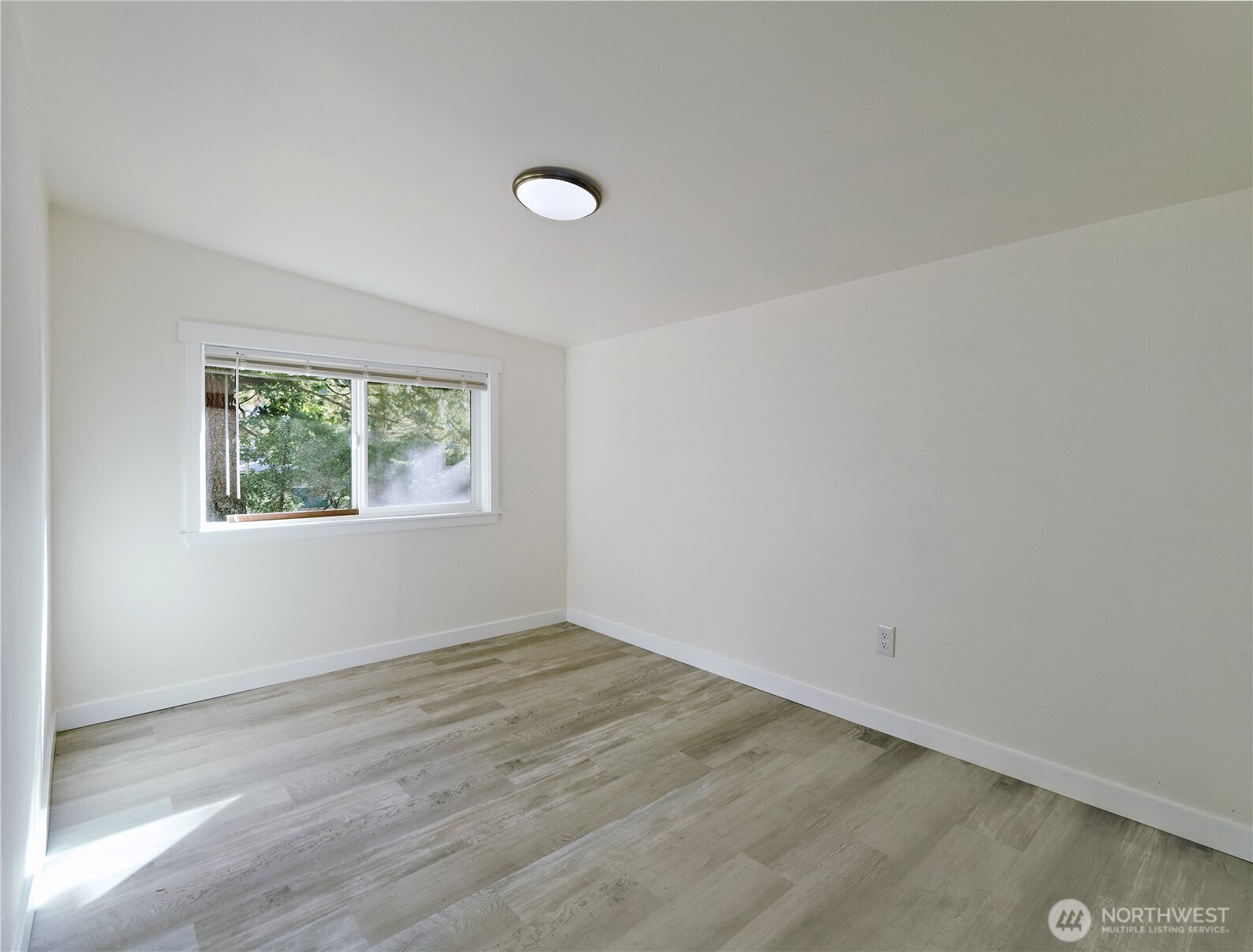 Bellevue, Washington 98006, United States, 4 Bedrooms Bedrooms, ,2 BathroomsBathrooms,Residential,Active,114245