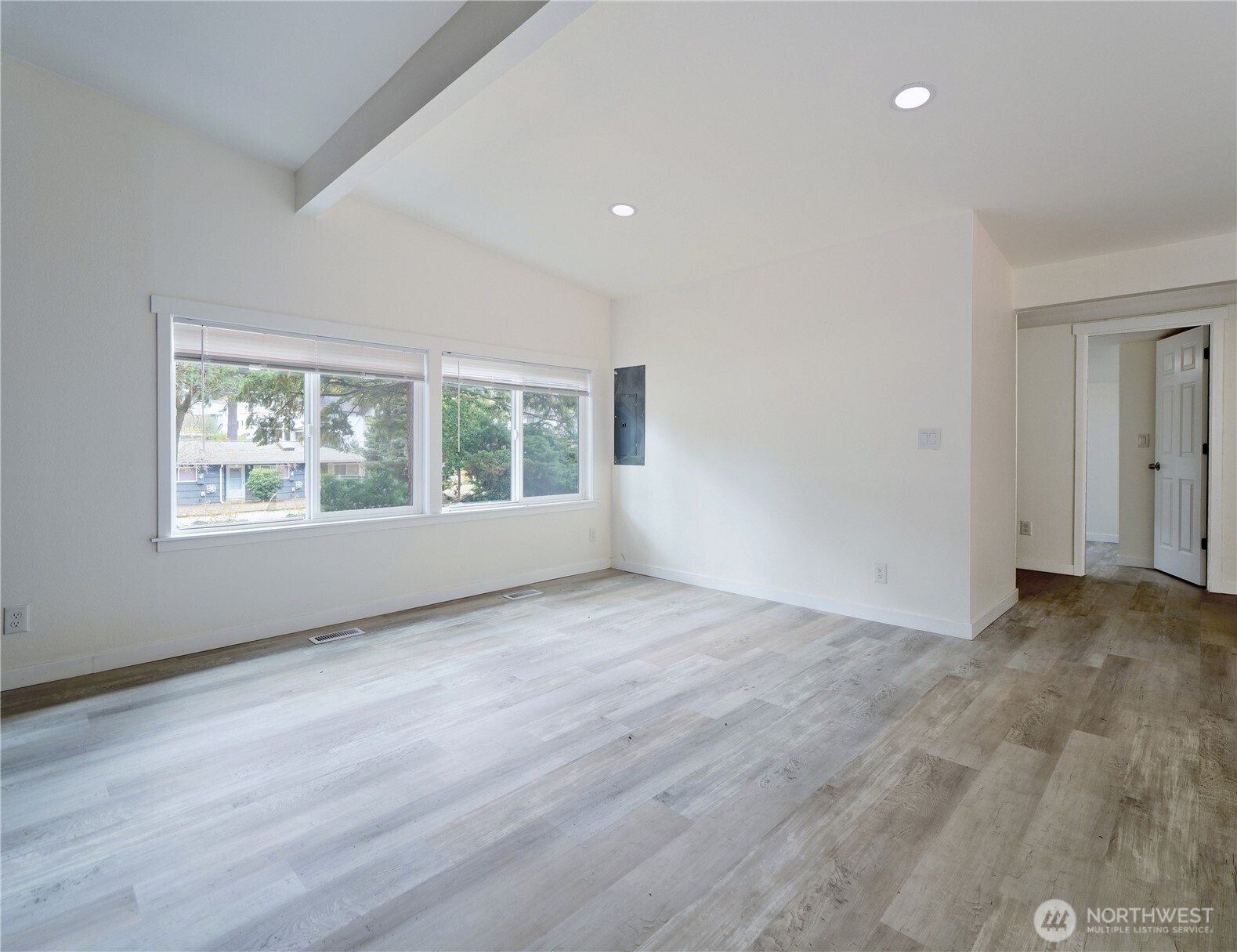 Bellevue, Washington 98006, United States, 4 Bedrooms Bedrooms, ,2 BathroomsBathrooms,Residential,Active,114245