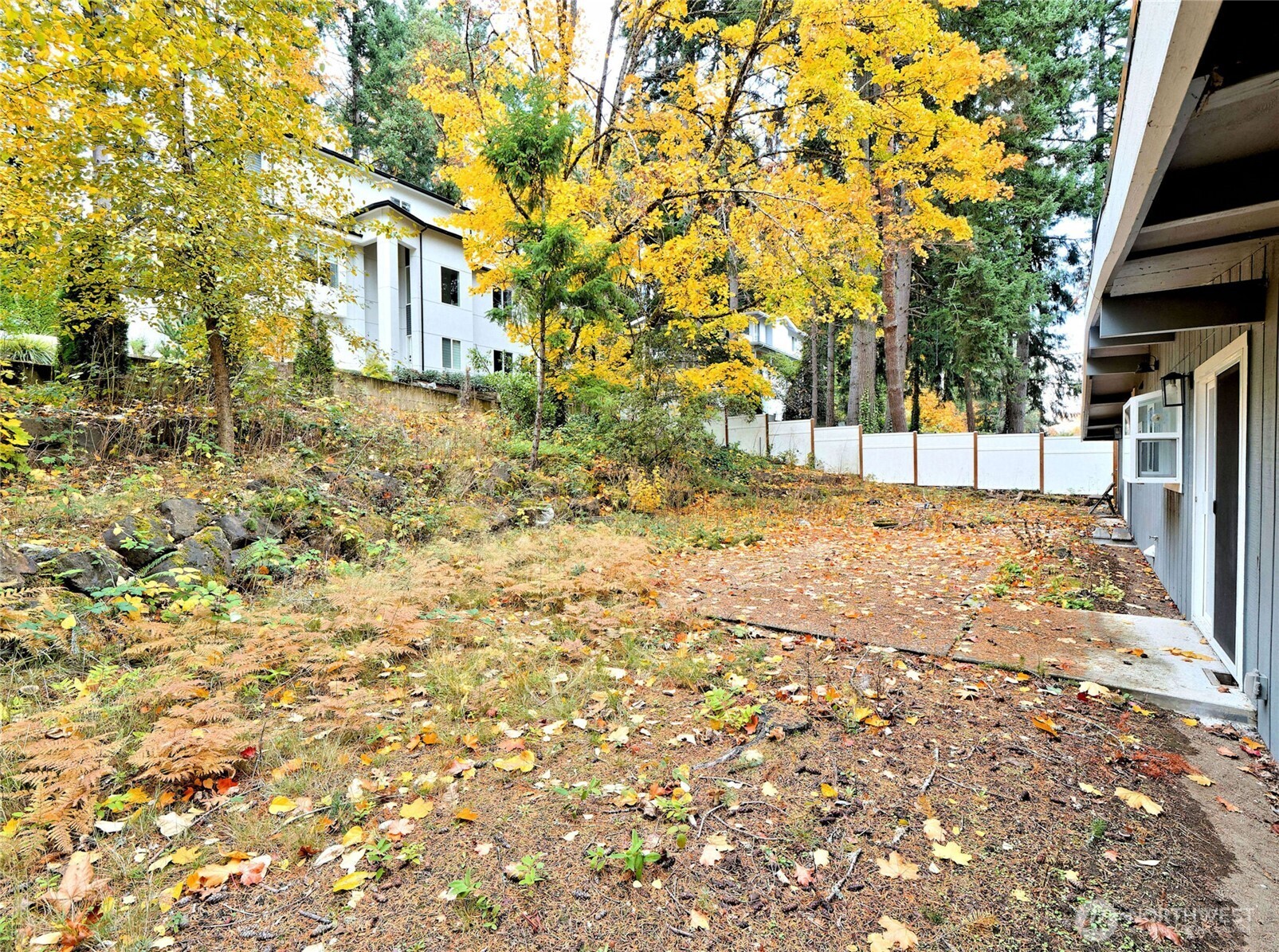 Bellevue, Washington 98006, United States, 4 Bedrooms Bedrooms, ,2 BathroomsBathrooms,Residential,Active,114245