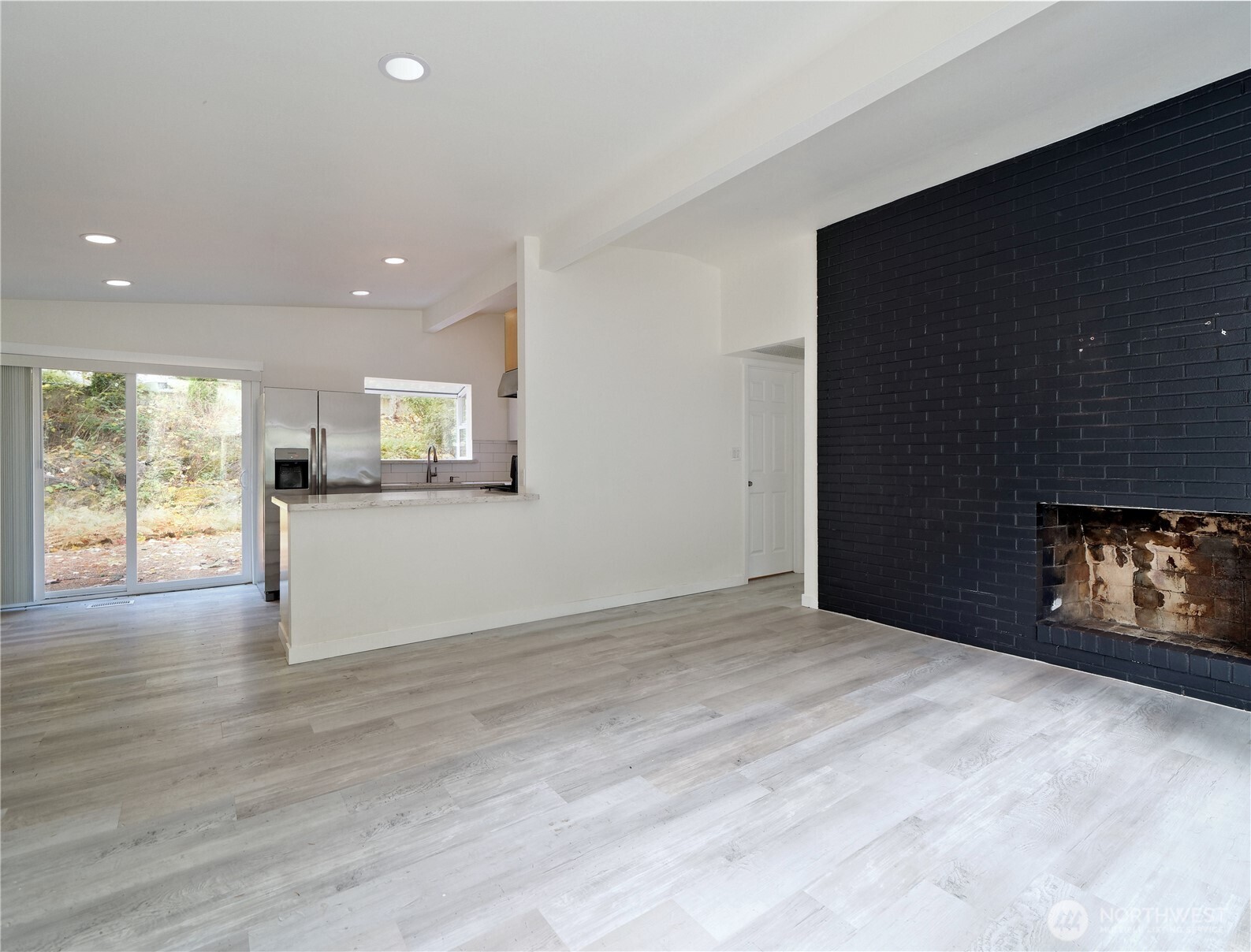 Bellevue, Washington 98006, United States, 4 Bedrooms Bedrooms, ,2 BathroomsBathrooms,Residential,Active,114245