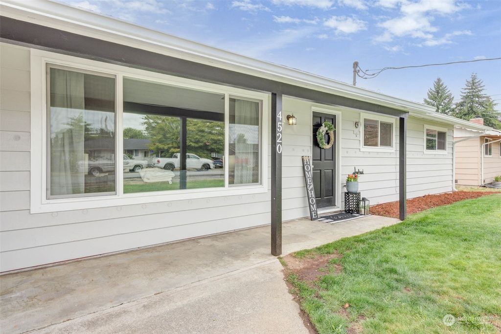 Photo of 4520 94th Place NE, Marysville, WA 98270 (MLS # 2143285)
