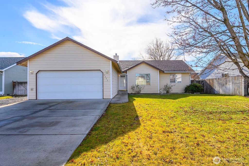 Photo of 1351 E Yost Circle, Moses Lake, WA 98837 (MLS # 2467012)