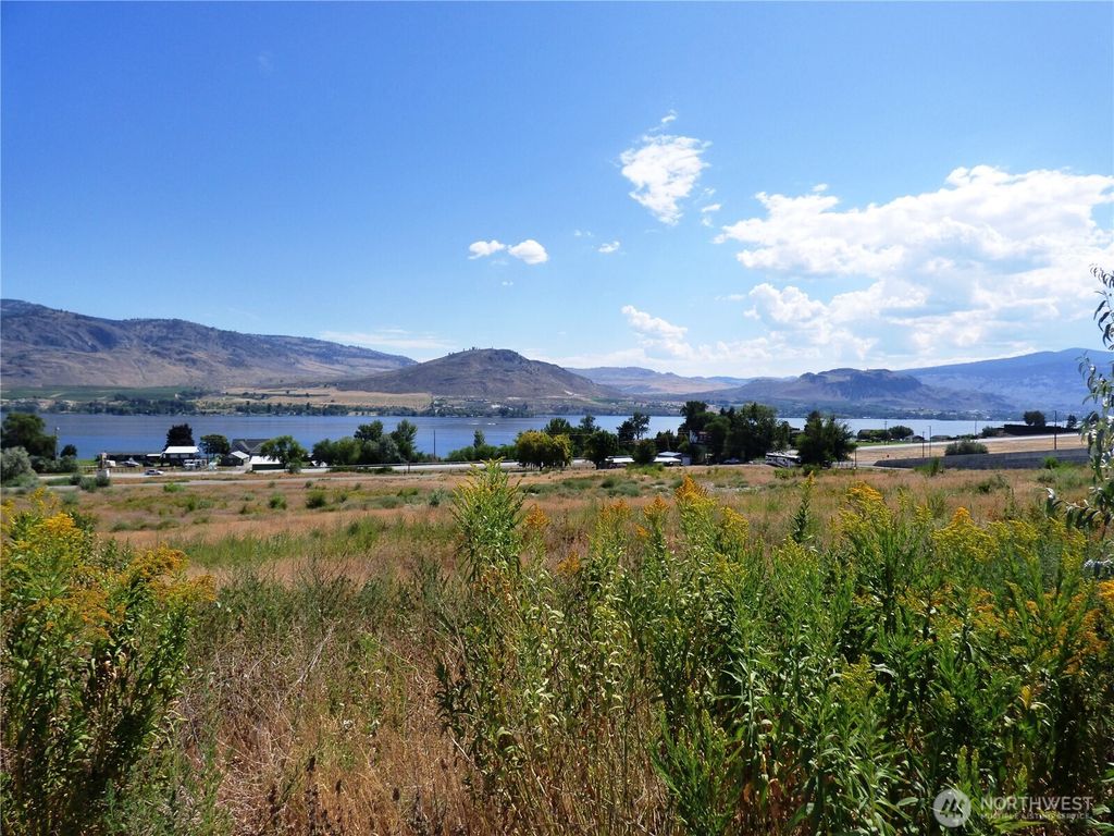 Photo of 17 Swann Lane, Oroville, WA 98844 (MLS # 2514882)