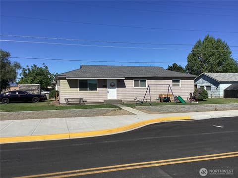 Photo of 1315 SE 2nd Avenue, Quincy, WA 98848 (MLS # 2568214)
