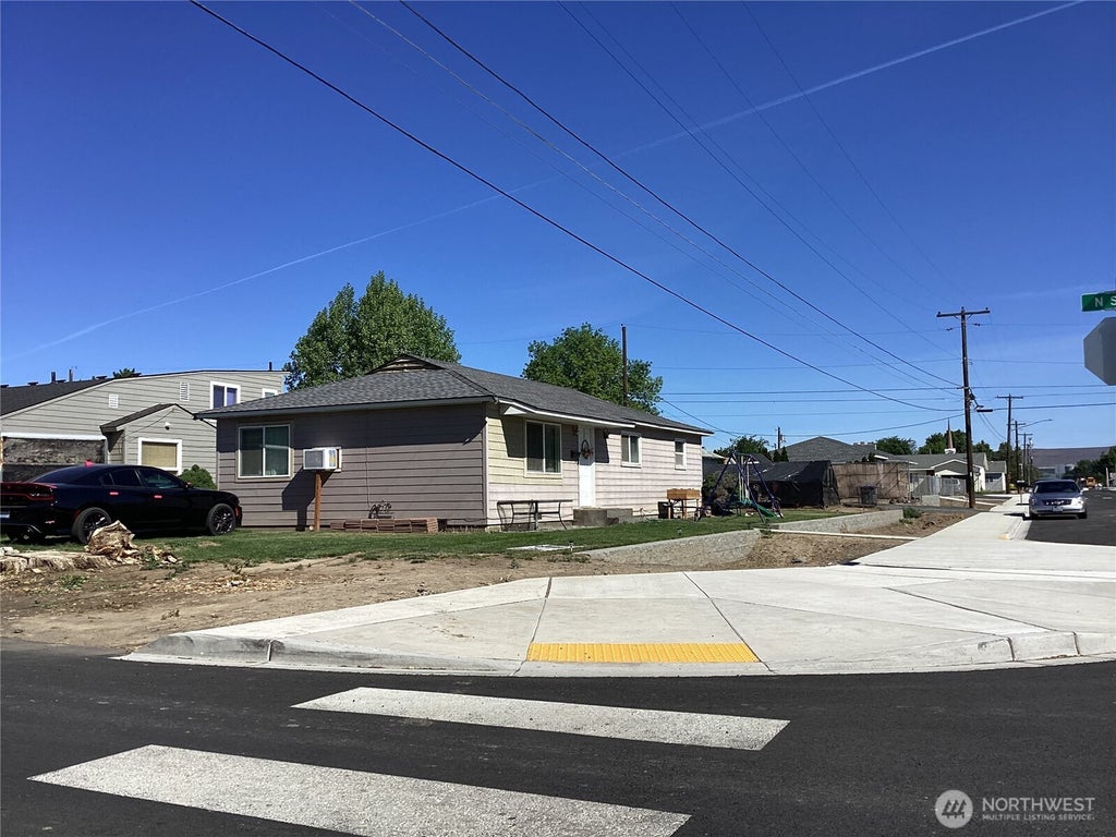 Photo of 1315 SE 2nd Avenue, Quincy, WA 98848 (MLS # 2568214)