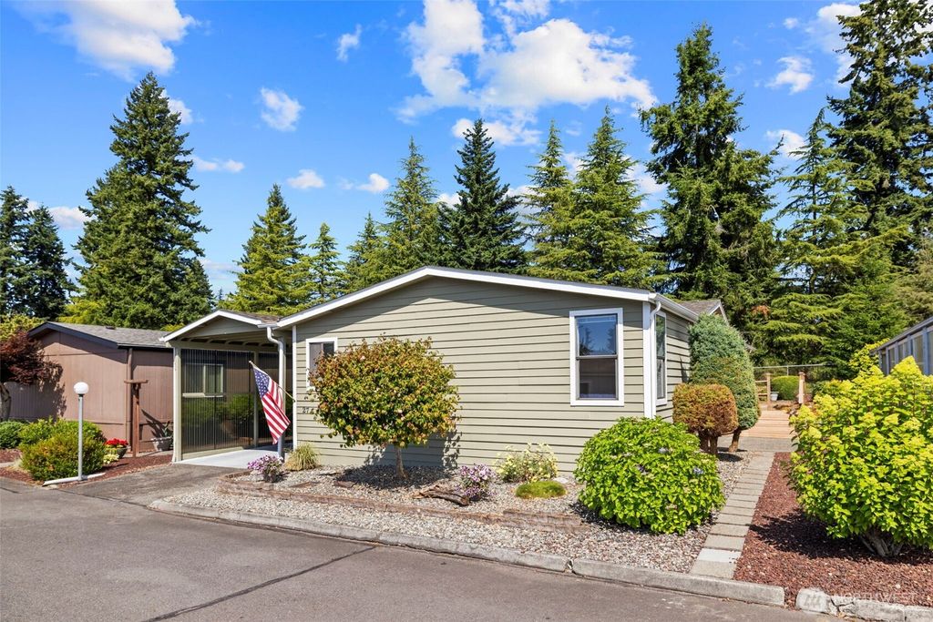 Photo of 1427 100th Street SW #27, Everett, WA 98204 (MLS # 2401976)