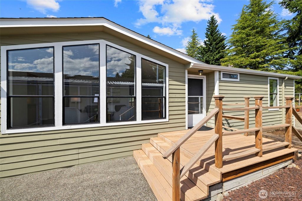 Photo of 1427 100th Street SW #27, Everett, WA 98204 (MLS # 2401976)