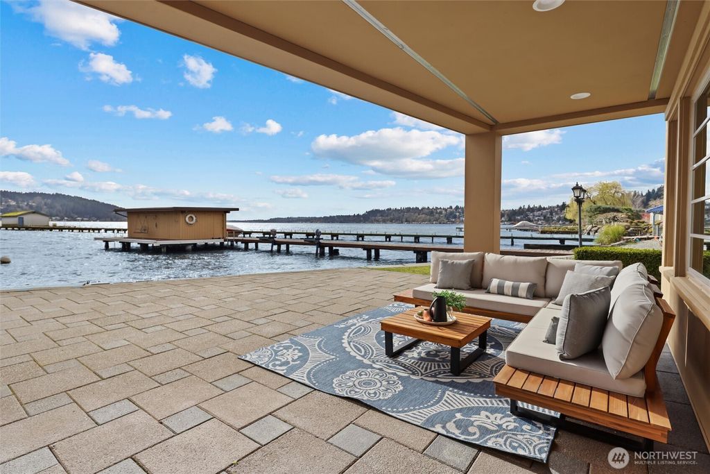 Photo of 4701 NE Shore Place, Lake Forest Park, WA 98155 (MLS # 2485894)