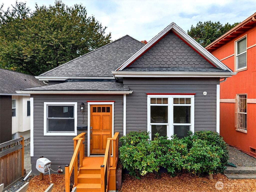 Photo of 917 23rd Avenue, Seattle, WA 98122 (MLS # 2444907)